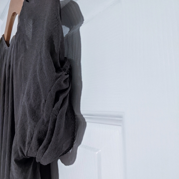 ARITZIA Wilfred Grey Silk Blouse, Loose fit, XS. - Picture 6 of 11
